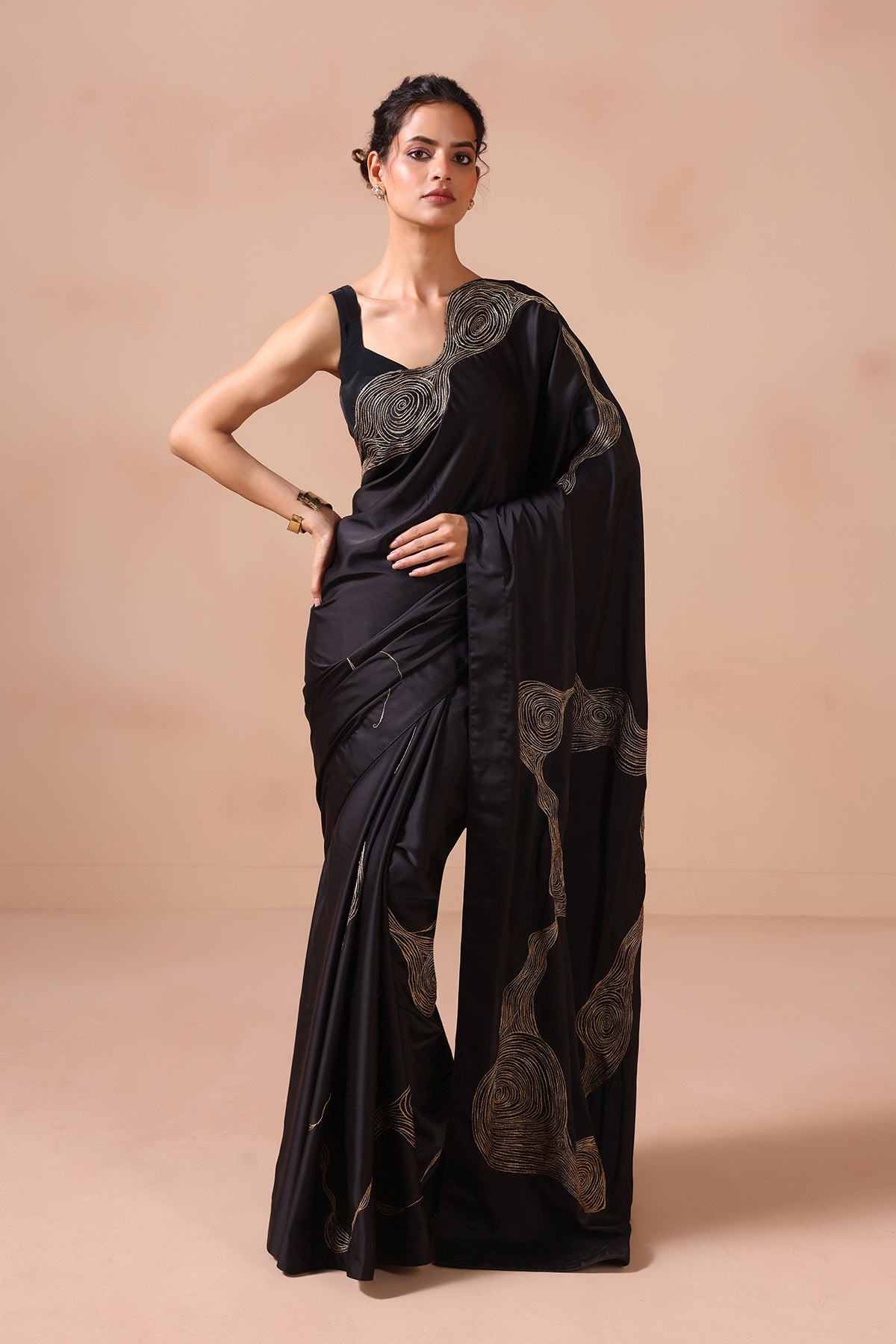 Noor– Zari Glow in Black