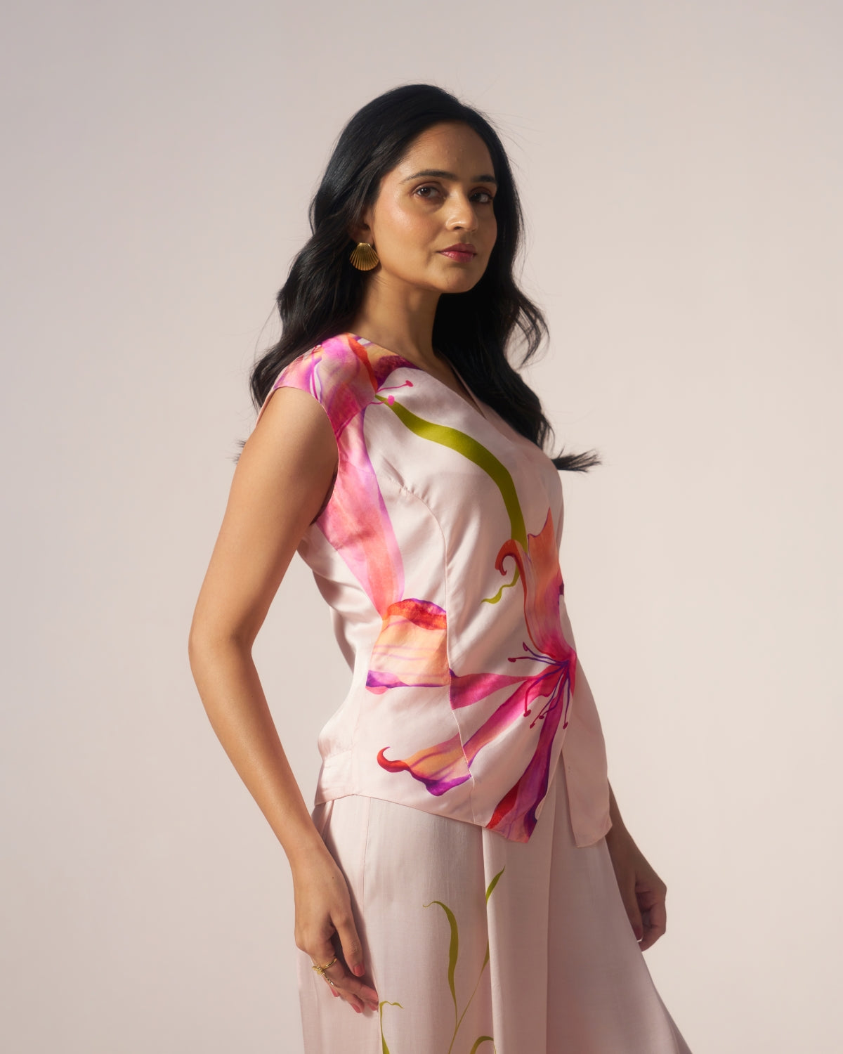 Nargis – Lily Bloom in Soft Beige