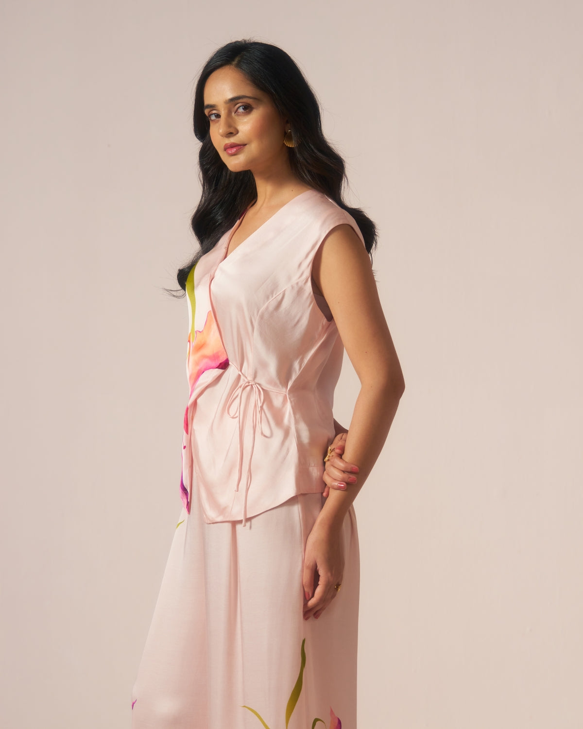 Nargis – Lily Bloom in Soft Beige