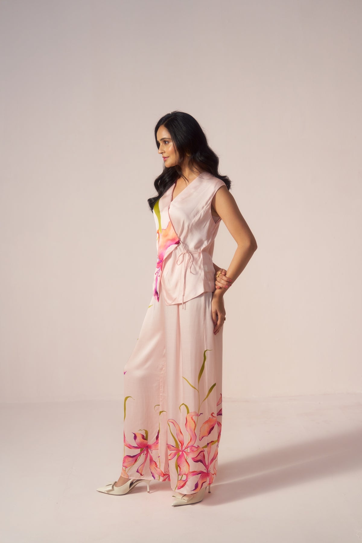 Nargis – Lily Bloom in Soft Beige