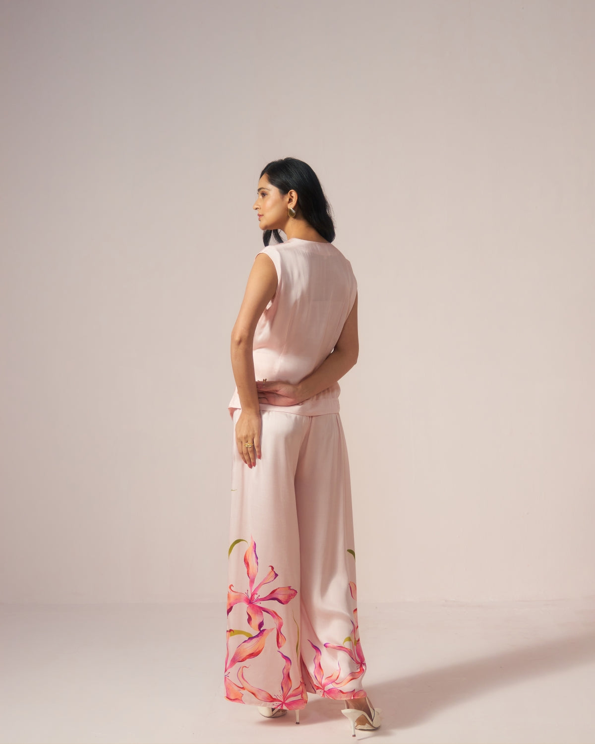 Nargis – Lily Bloom in Soft Beige