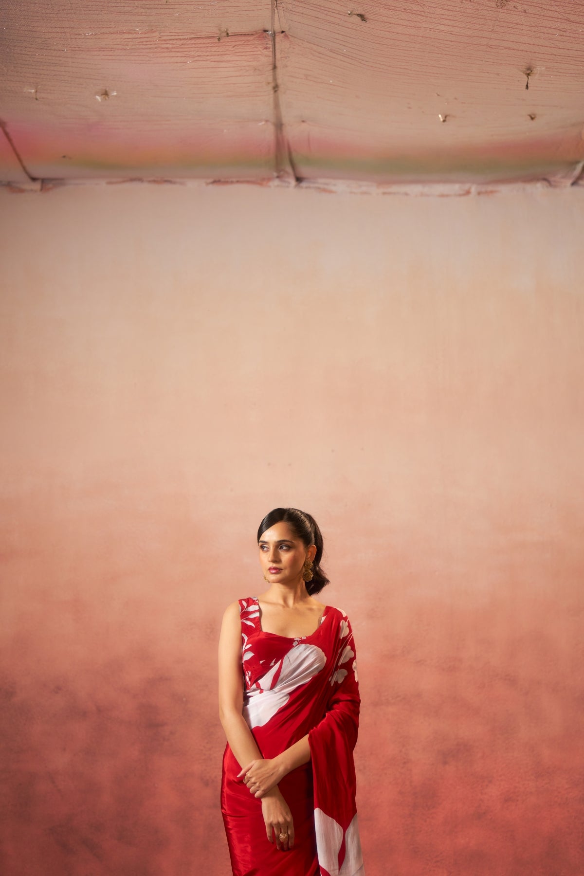 Surkh Phool – Red Saree with White Floral Elegance (Pure Crepe)