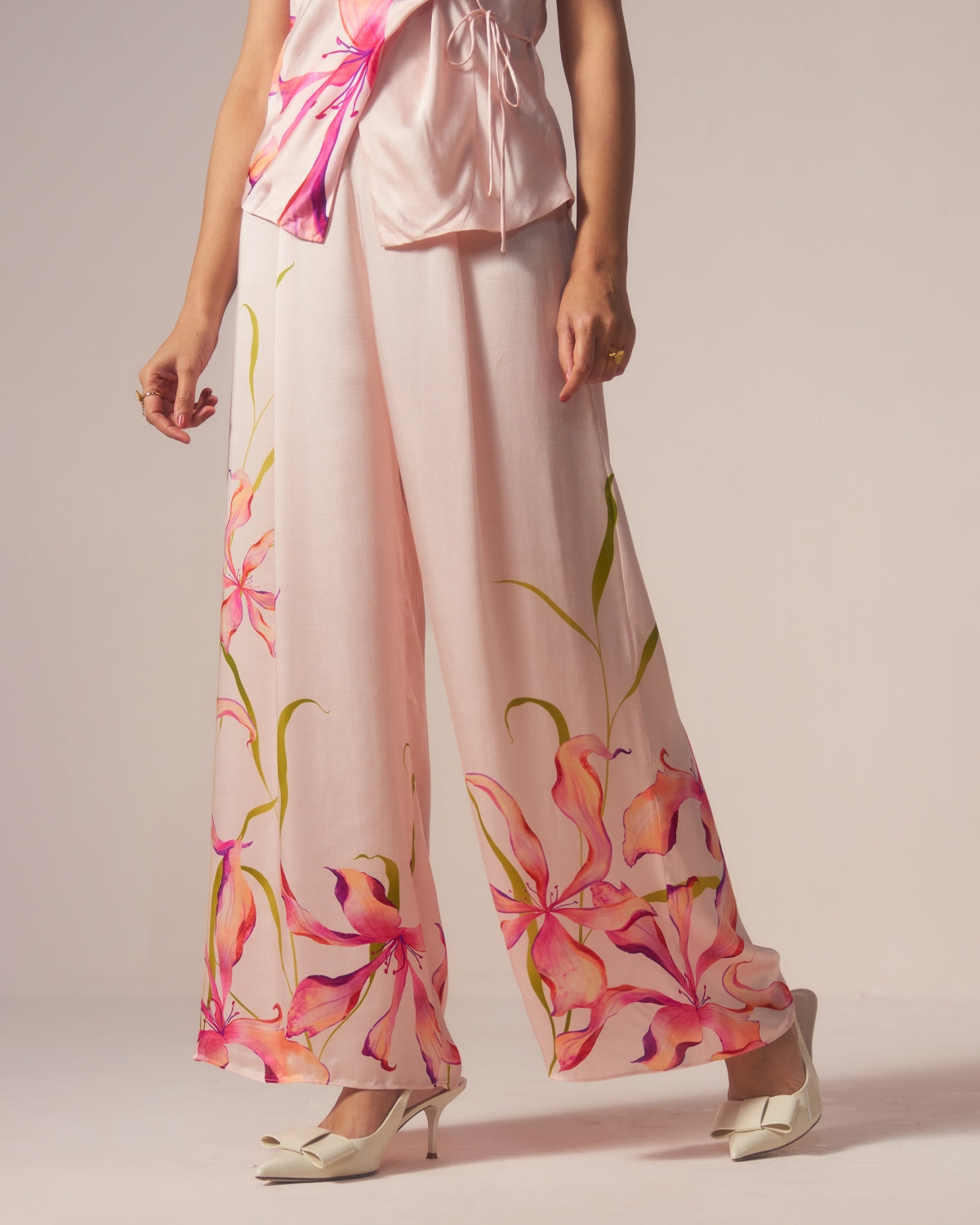 Nargis – Lily Bloom in Soft Beige