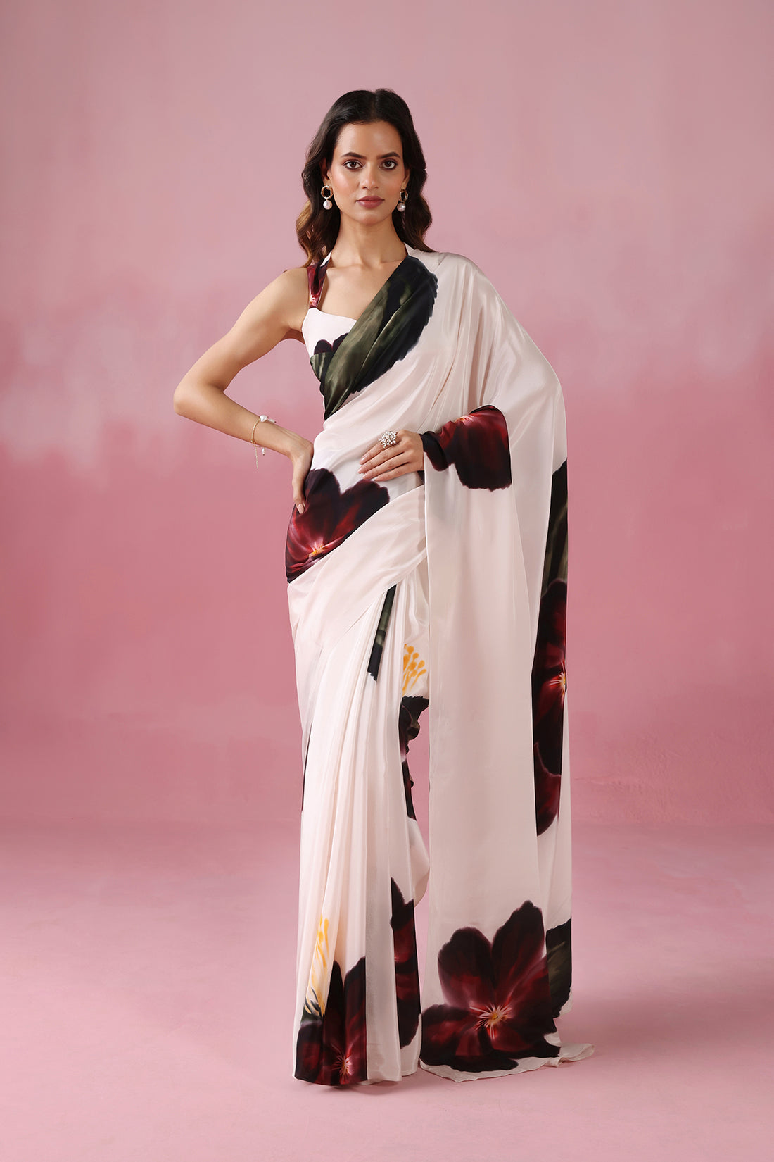 Gulbeige –Soft Beige with Maroon and Green Floral Motifs