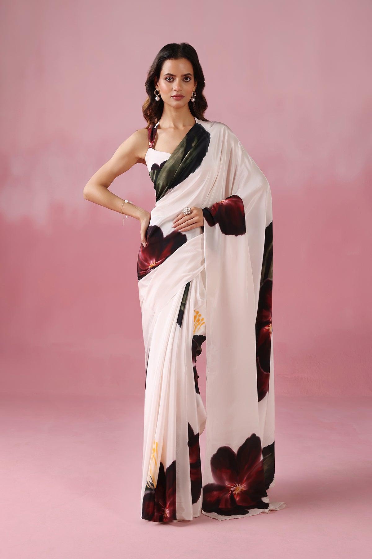 Gulbeige –Soft Beige with Maroon and Green Floral Motifs