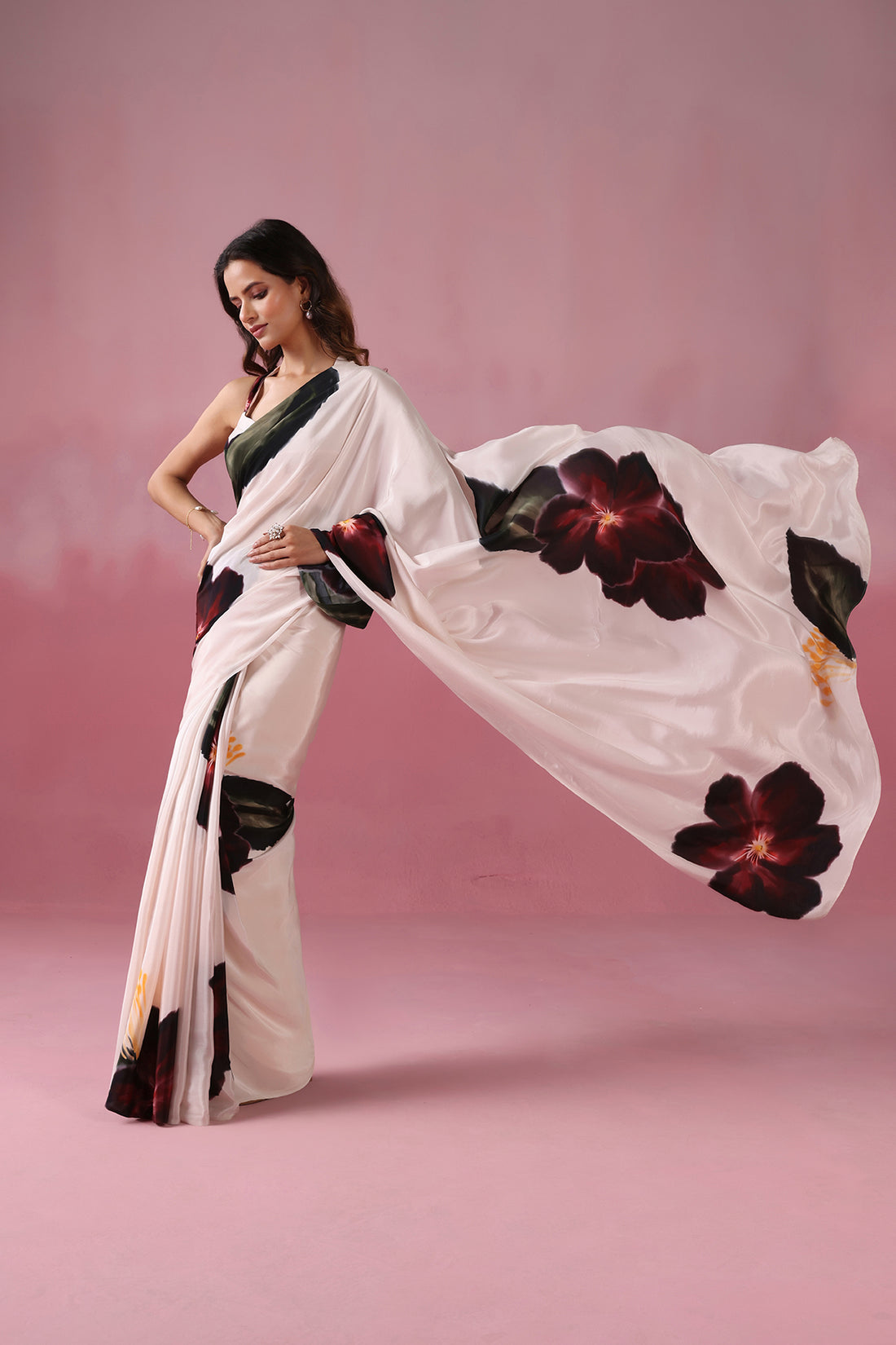 Gulbeige –Soft Beige with Maroon and Green Floral Motifs