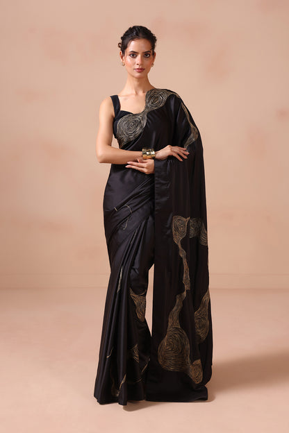 Noor– Zari Glow in Black
