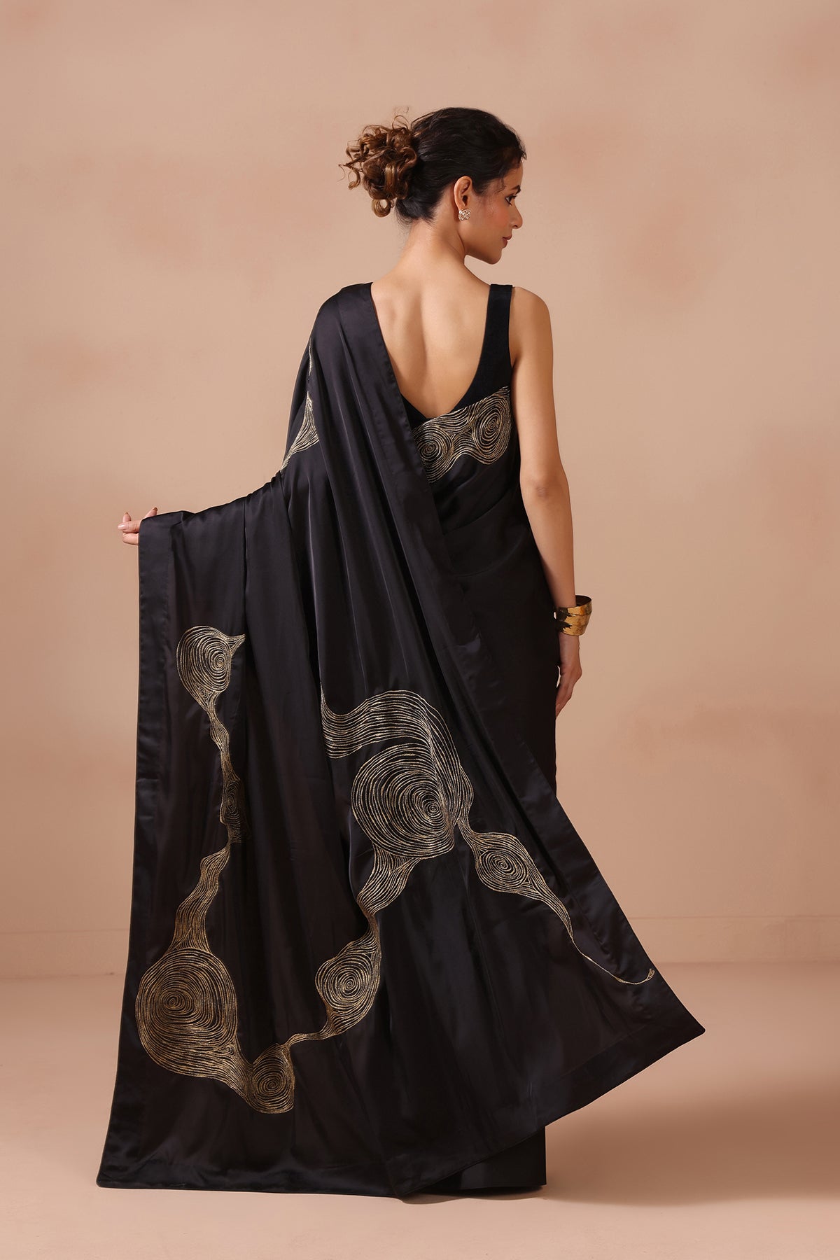 Noor– Zari Glow in Black