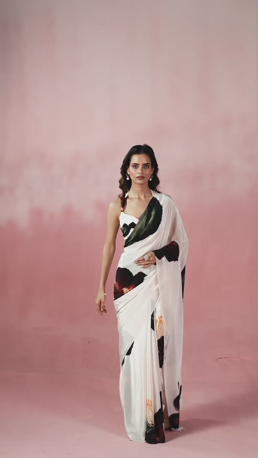 Gulbeige –Soft Beige with Maroon and Green Floral Motifs